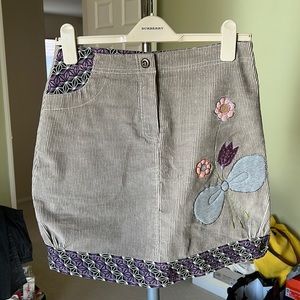 Vintage corduroy mini skirt with embroidered flower and details. Mint condition.